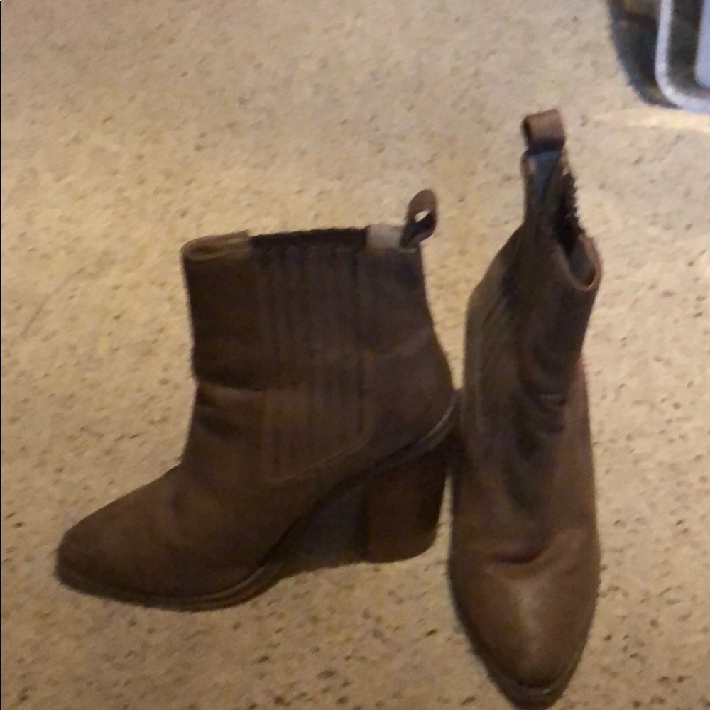 Boots - Picture 2 of 4